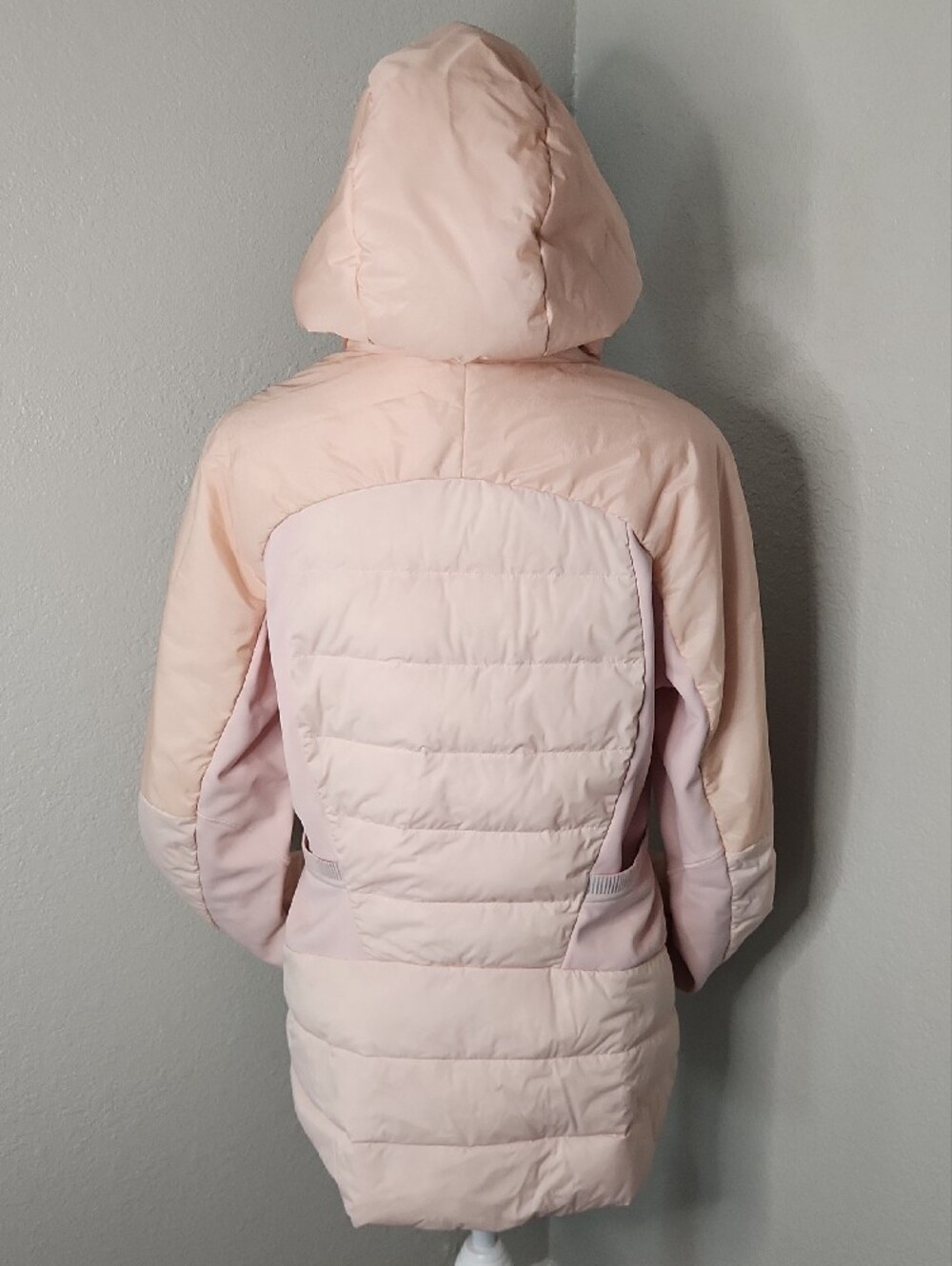Lululemon Light Pink Hooded Puffer Jacket - Women - Picture 5 of 16
